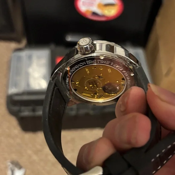 Elegant Black and Silver Men's Watch - Picture 2 of 2